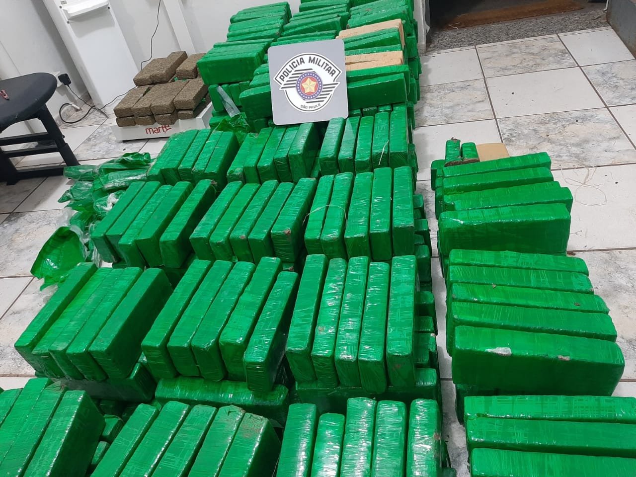 Polícia militar apreende mais de 400 quilos de maconha em Botucatu