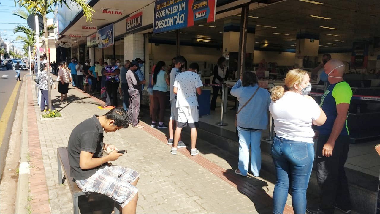 Reabertura do comércio provoca movimento intenso em Botucatu