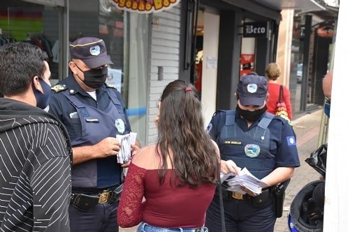 Botucatu: Forças de Segurança fazem distribuição de máscaras