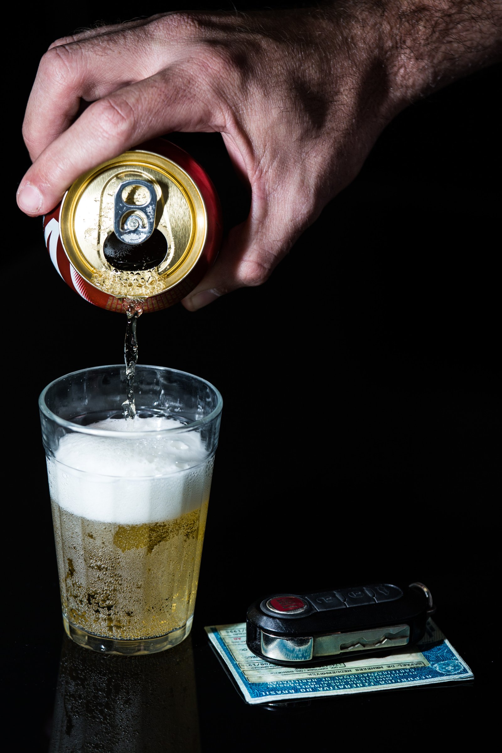 Projeto determina que rótulos de bebidas alcoólicas tragam advertência sobre direção