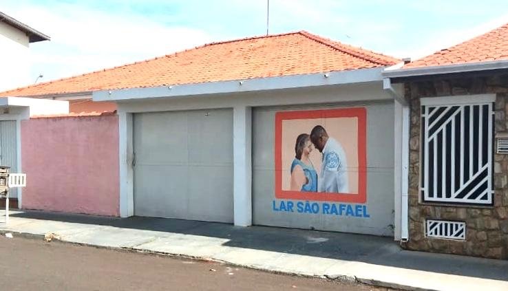 Duas idosas vítimas do surto de Covid-19 em casas de repouso têm piora do quadro clínico