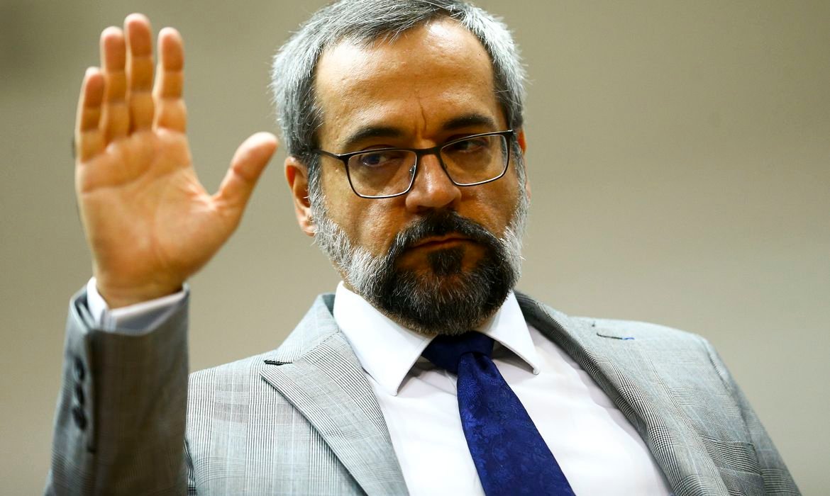Abraham Weintraub anuncia saída do Ministério da Educação