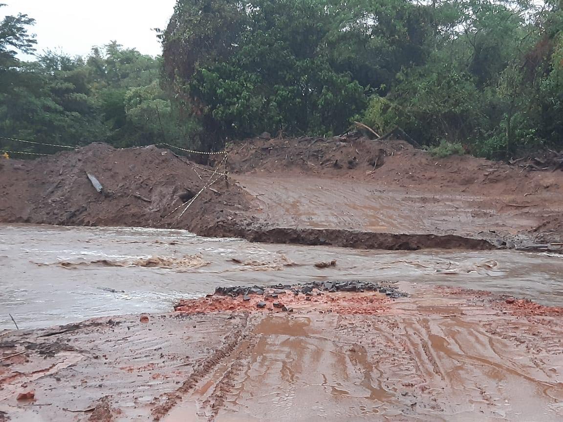 Botucatu: chuva na madrugada derrubou ponte na zona rural