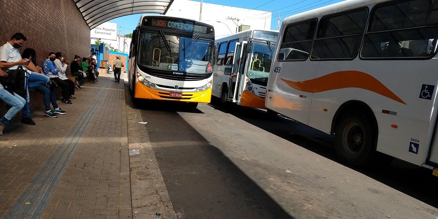 Câmara dos Deputados aprova obrigatoriedade de cobertura nos pontos de ônibus