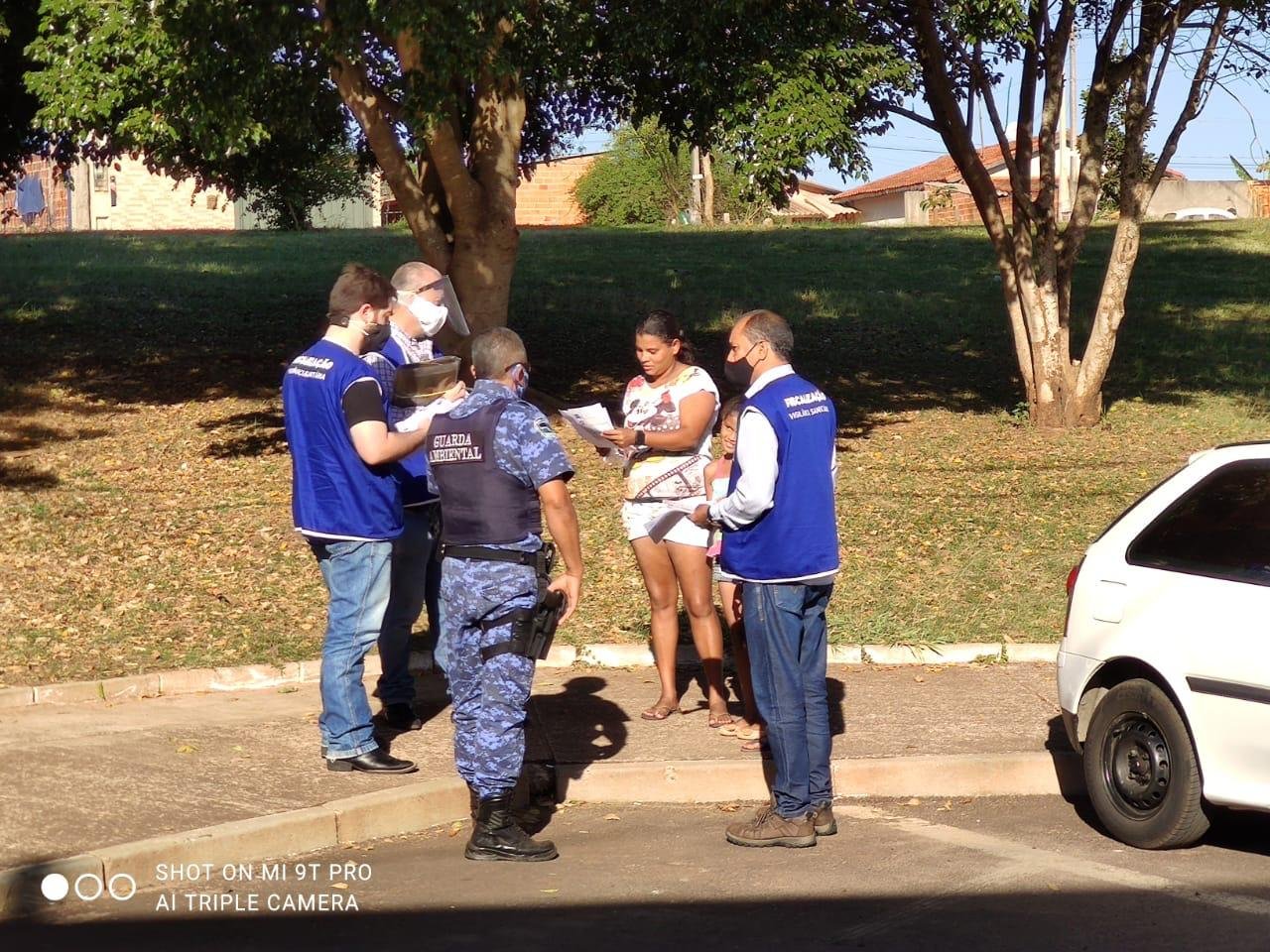 Vigilância Sanitária e GCM realizam ação para uso de máscaras em Vitoriana