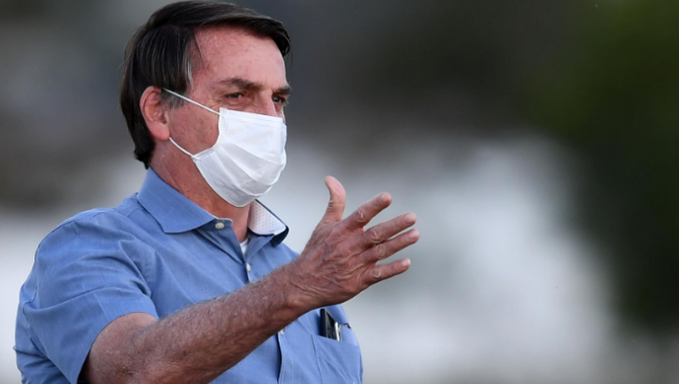 Bolsonaro diz que novo teste para covid-19 deu negativo