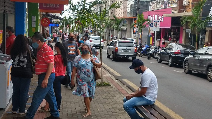 Comércio de Botucatu vai até as 17 nesta véspera de Natal