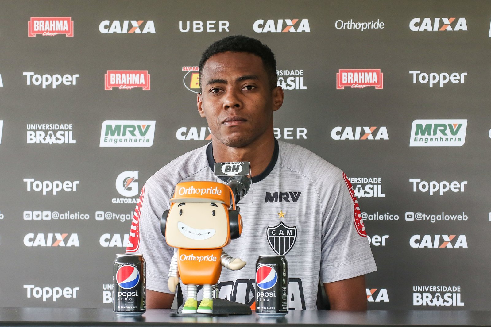 O volante Elias é desejado por 5 equipes da primeira divisão