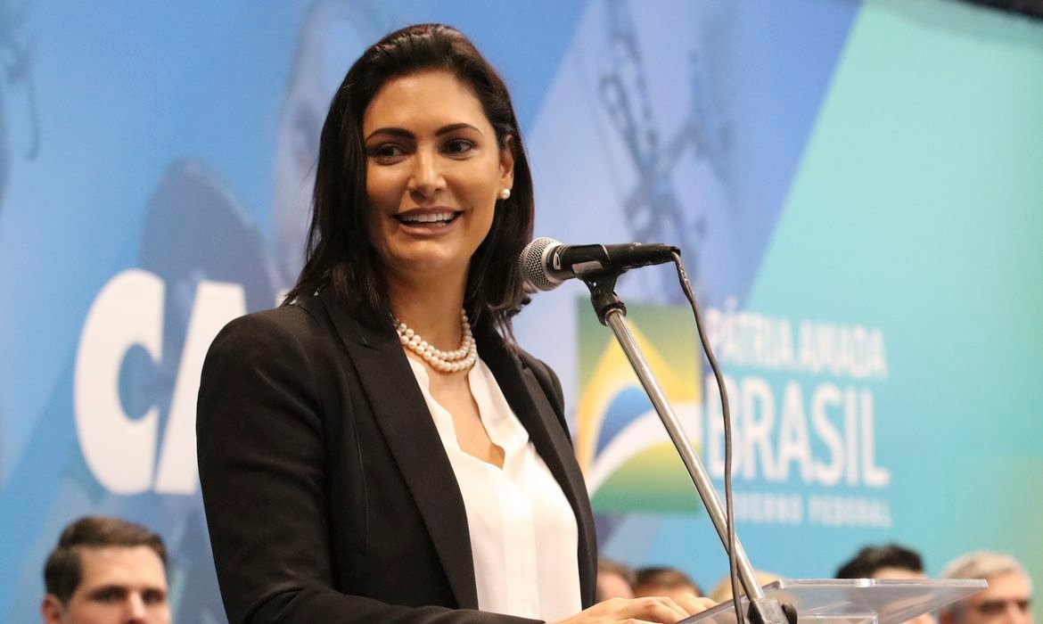 Michelle Bolsonaro testa positivo para a  Covid-19
