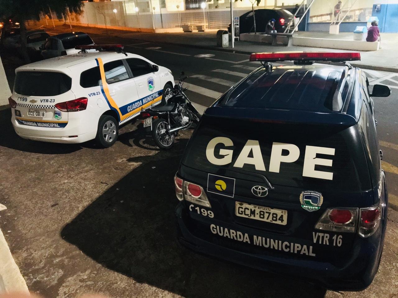 Botucatu: homem é preso após ofender funcionários e danificar portão do Pronto Socorro Adulto