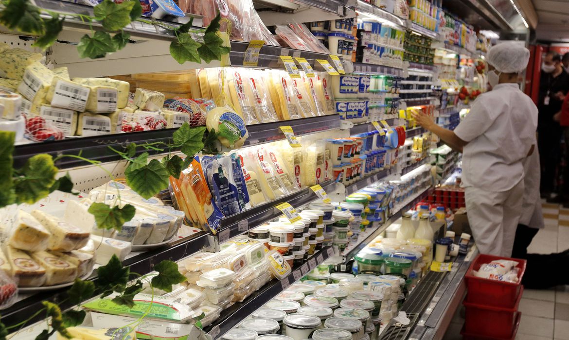 Indústria de alimentos e bebidas cresce 0,8% no primeiro semestre