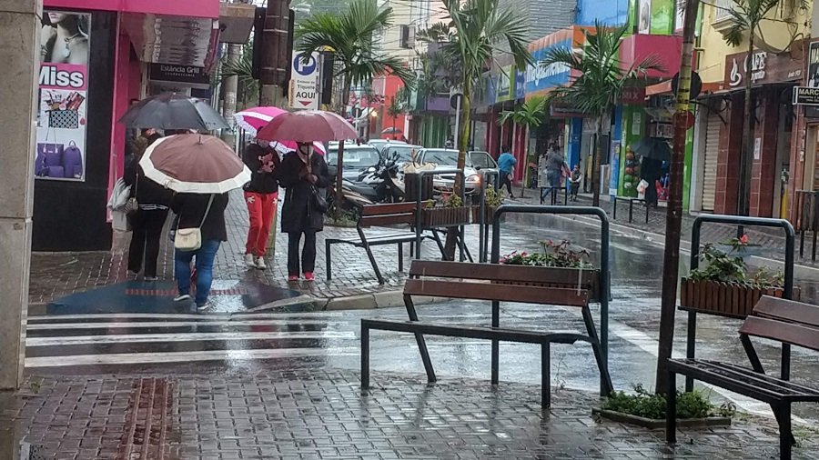 Defesa Civil alerta para chuvas fortes nesta semana