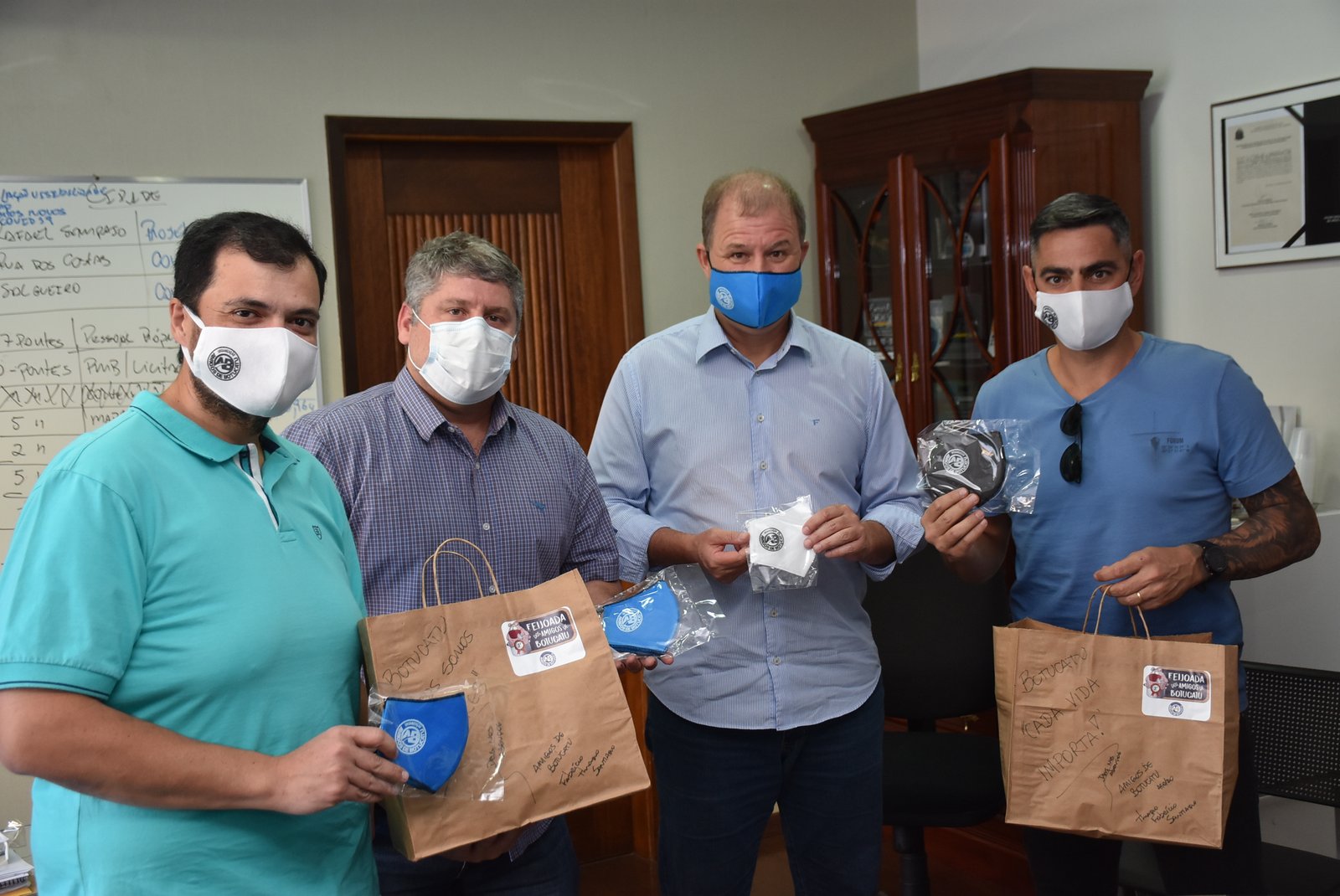 Prefeitura recebe doação de 8 mil máscaras que serão distribuídas a população