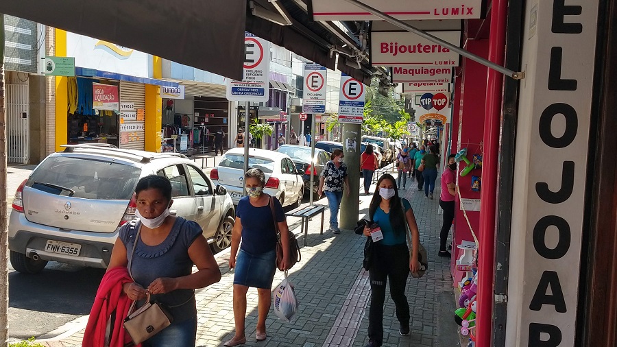 Comércio, shopping, bares, restaurantes e academias podem abrir por até 8 horas na nova fase do Plano SP