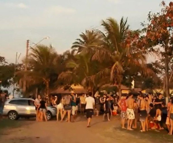 Festa às margens do Rio Tietê geram aglomeração de pessoas em São Manuel