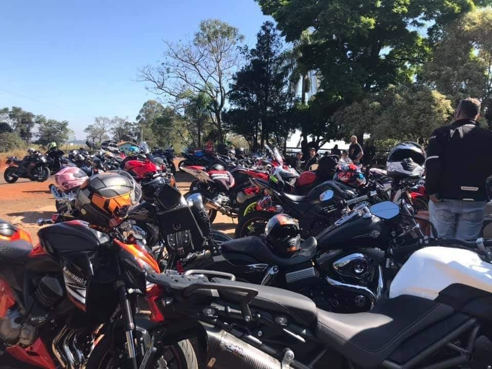 Pardinho: munícipes denunciam lotação em bar no topo de Cuesta, contrariando o Plano SP