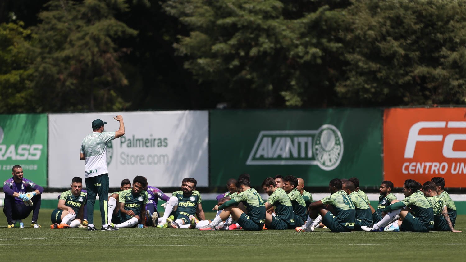 Justiça suspende Palmeiras e Flamengo devido a infectados pela covid-19