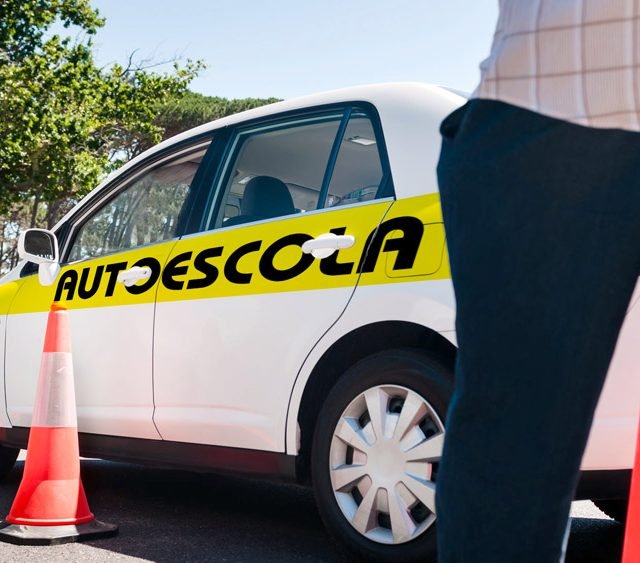 Projeto autoriza aulas de direção em carros automáticos nas autoescolas