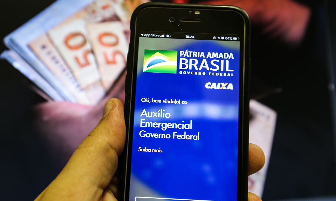 Bolsonaro sanciona projeto de lei que cria poupança social digital