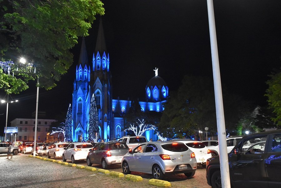 Botucatu terá iluminação especial em praças para as festas de final de ano