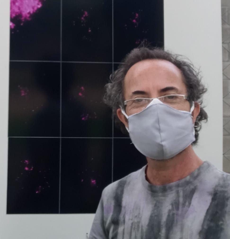 Artista multimídia traz reflexão sobre a humanidade e o universo em exposição ao lado da Pinacoteca de Botucatu