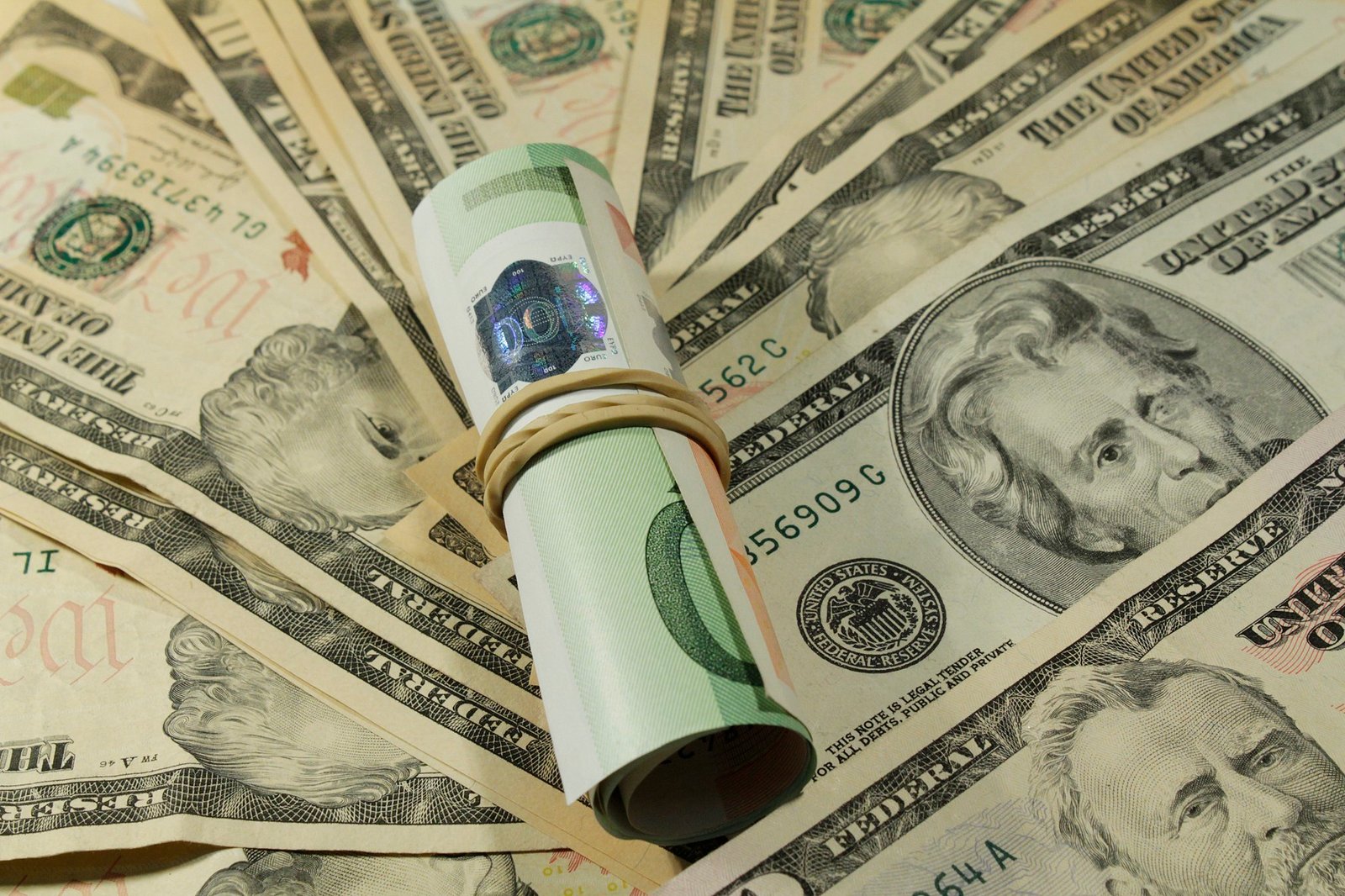 Proposta isenta remessas ao exterior de templos religiosos de IOF e Imposto de Renda