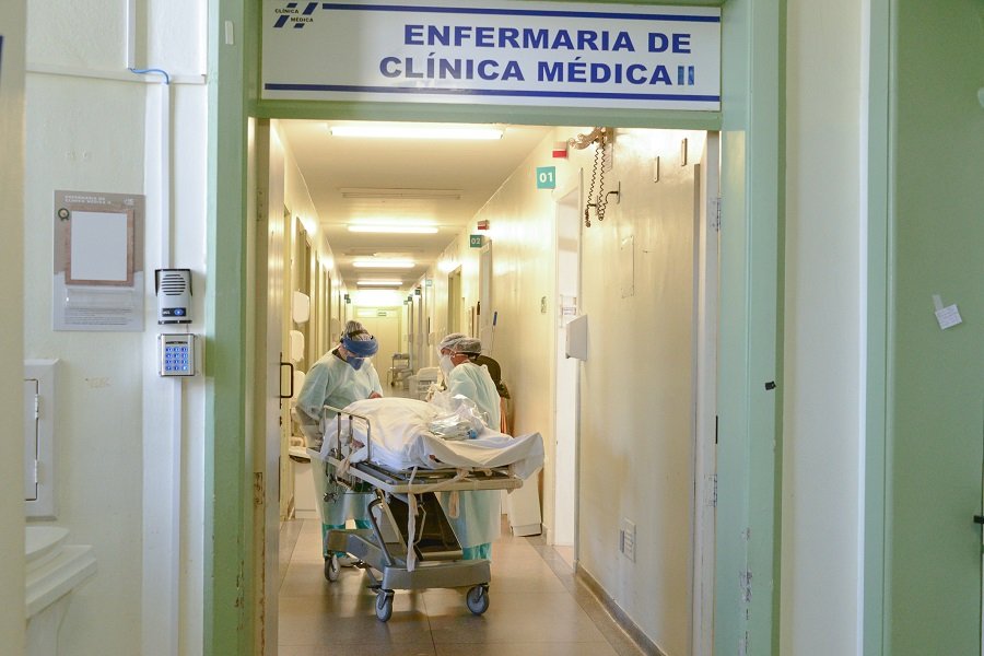 Mesmo com altas de pacientes, Hospital das Clínicas de Botucatu continua com leitos UTI para Covid-19 acima da capacidade