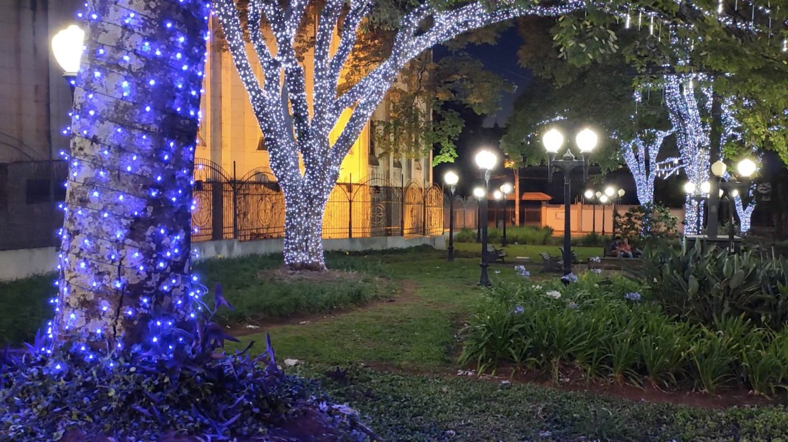 Botucatu Luz 2020: praças começam a ser acesas no domingo