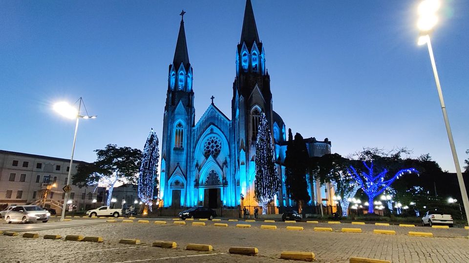 Iluminação e programação de Natal terão início neste domingo (28) em Botucatu