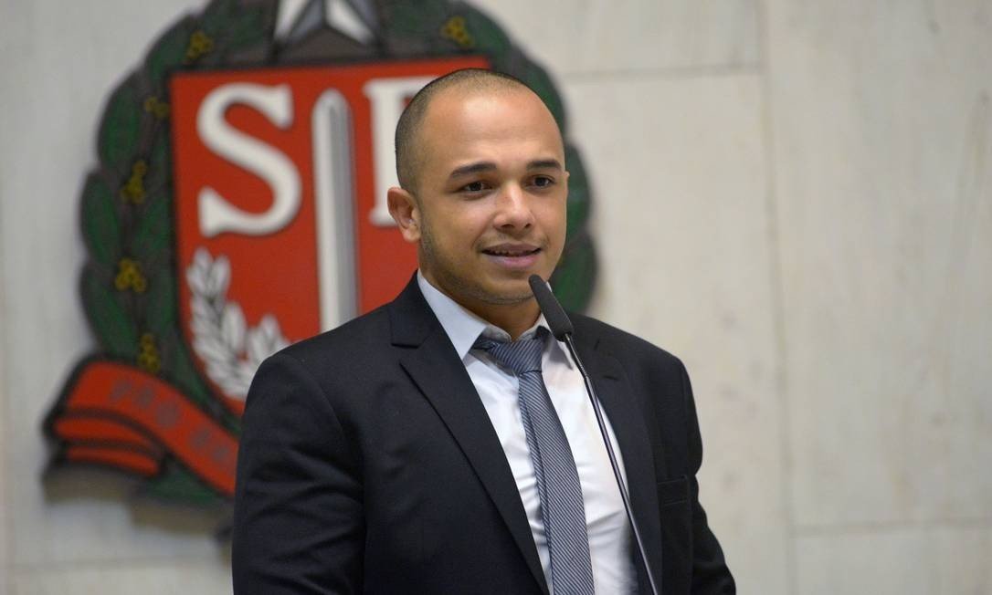 Ação do Ministério Público pede que deputado estadual retire do ar posts sobre “dossiê antifascista”