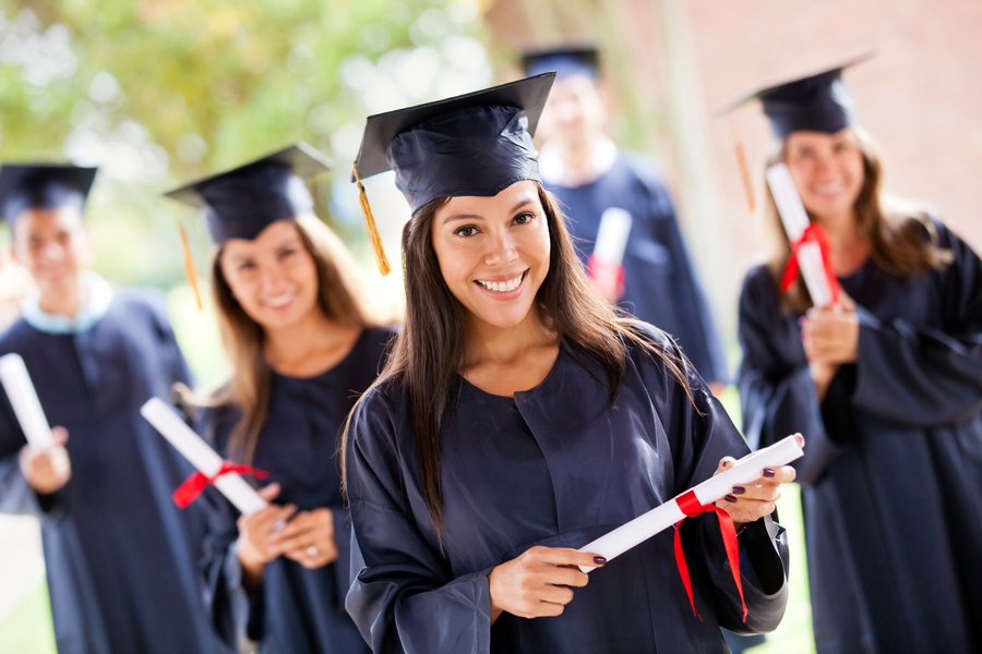 Cantora Lexa conclui graduação em Marketing para gerir a própria carreira