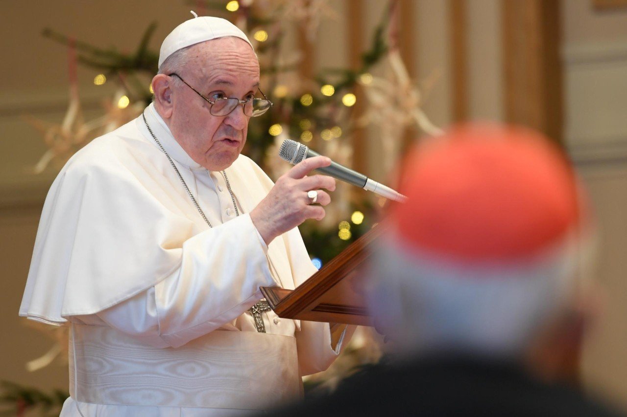 Papa pede ajuda aos pobres em Missa do Galo restrita pela covid-19