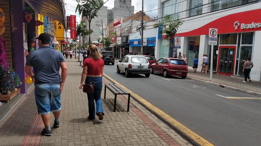 Comércio de Botucatu atenderá até as 17 horas nesta quinta-feira (31)