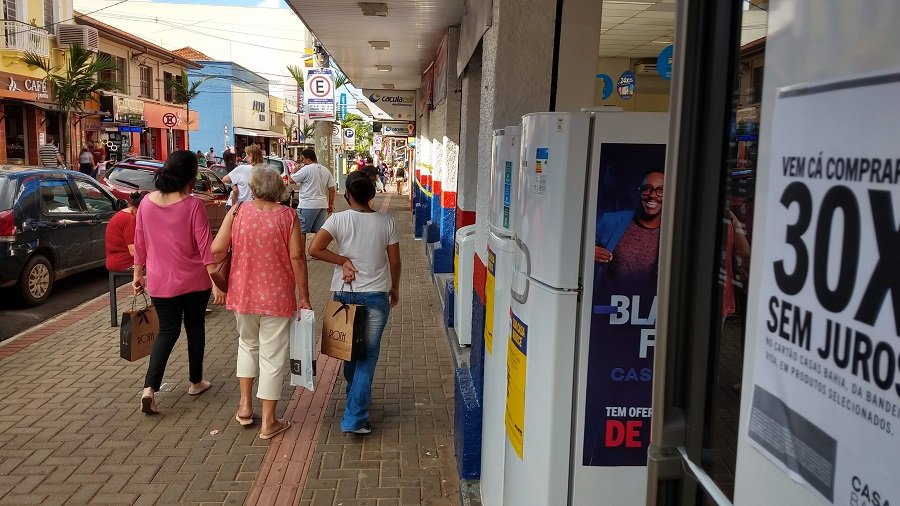 Comércio de Botucatu atenderá até as 22 horas a partir de segunda (14)
