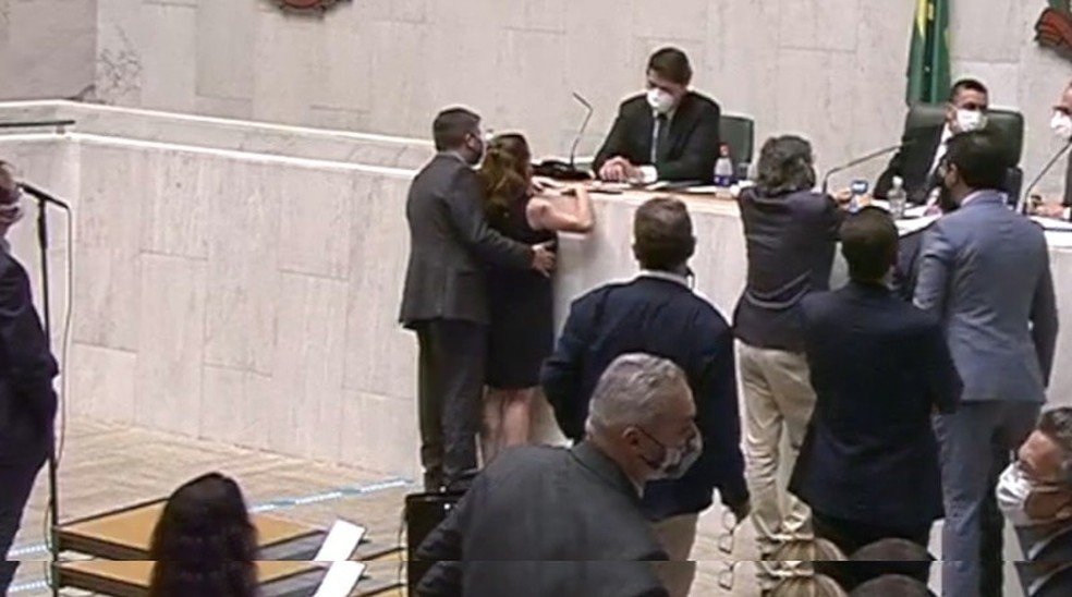 Fernando Cury tem cinco dias para apresentar defesa prévia no Conselho de Ética da Alesp após denúncia de assédio