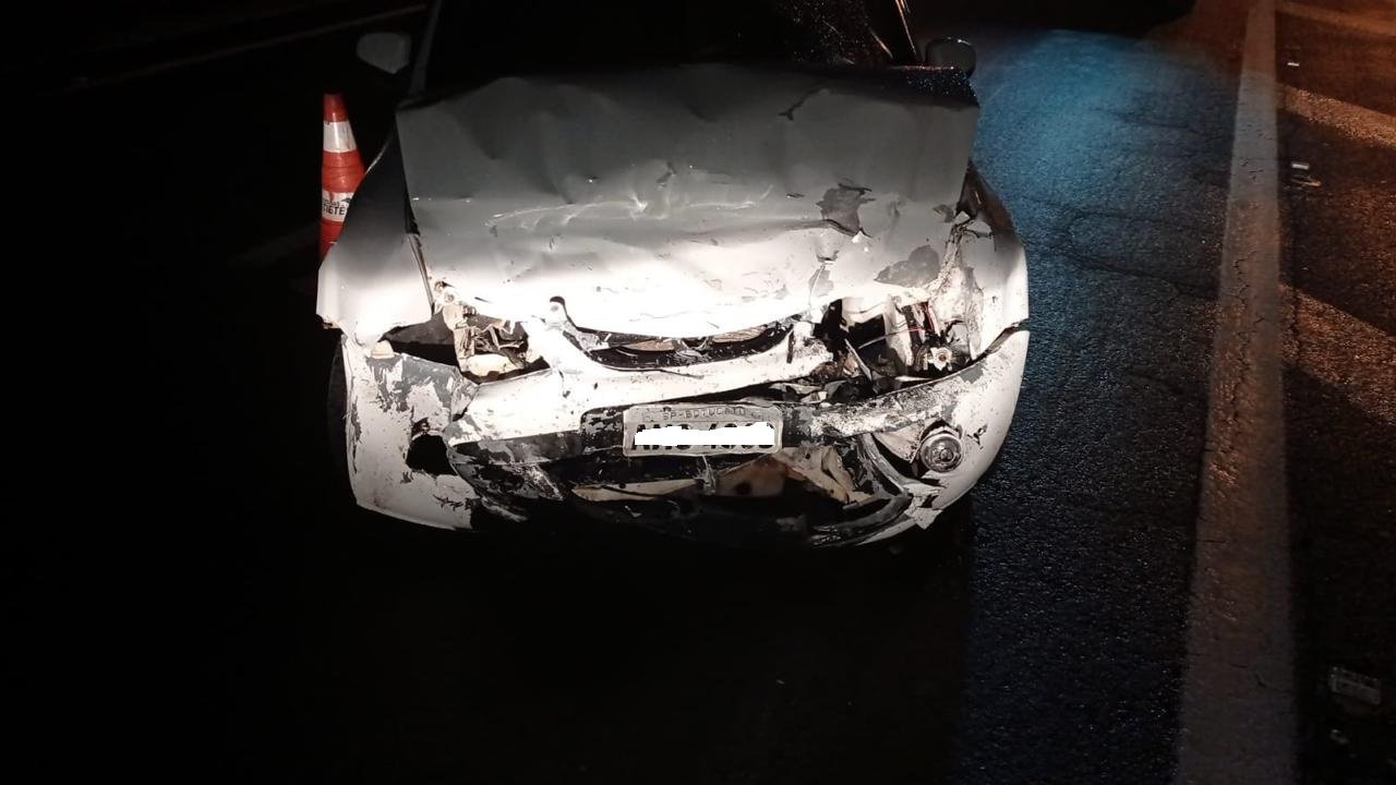 Motorista na contramão bate de frente em Uber com passageiros na Castelinho em Botucatu