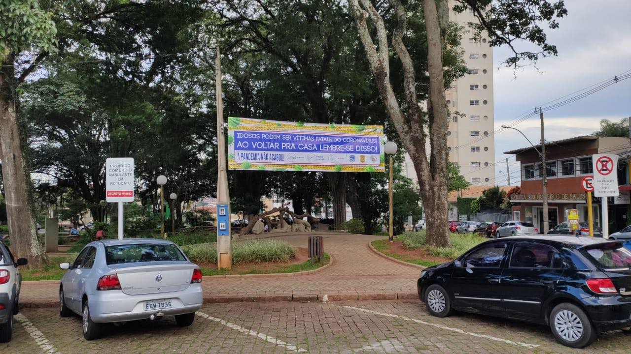 Faixas são instaladas para conscientização sobre prevenção ao Coronavírus em Botucatu