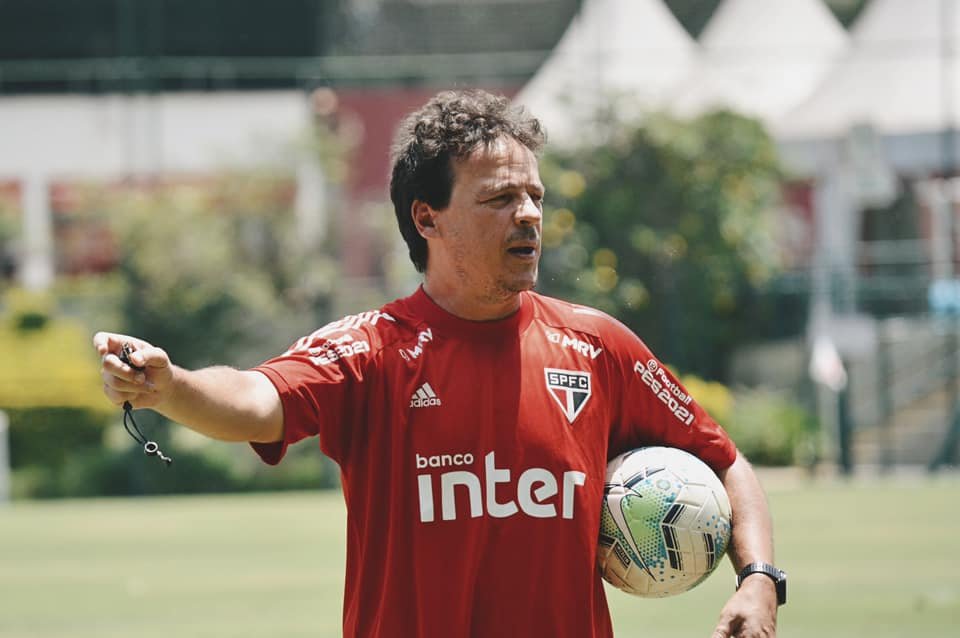 Com título longe, São Paulo demite Fernando Diniz após nova derrota