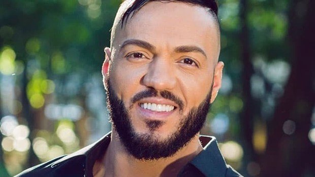 Belo é preso por show em escola no RJ durante a pandemia