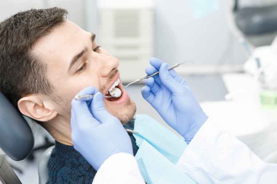 Conheça a história do ex-frentista que acreditou no seu sonho e hoje trabalha com dentista dos famosos