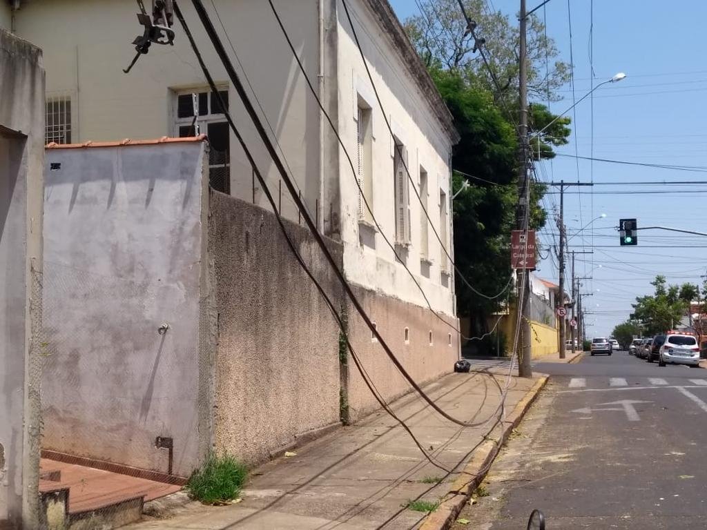 Prefeitura de Botucatu multa Claro em R$ 2 milhões por fios soltos pela Cidade
