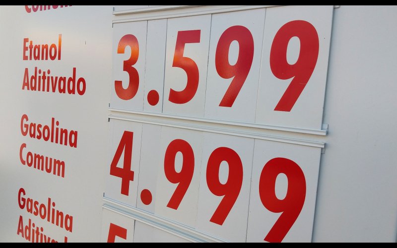 Gasolina já é vendida a R$ 5 em Botucatu