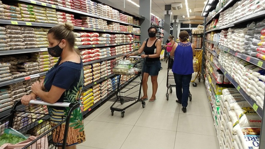 Intenção de consumo das famílias cresce em junho