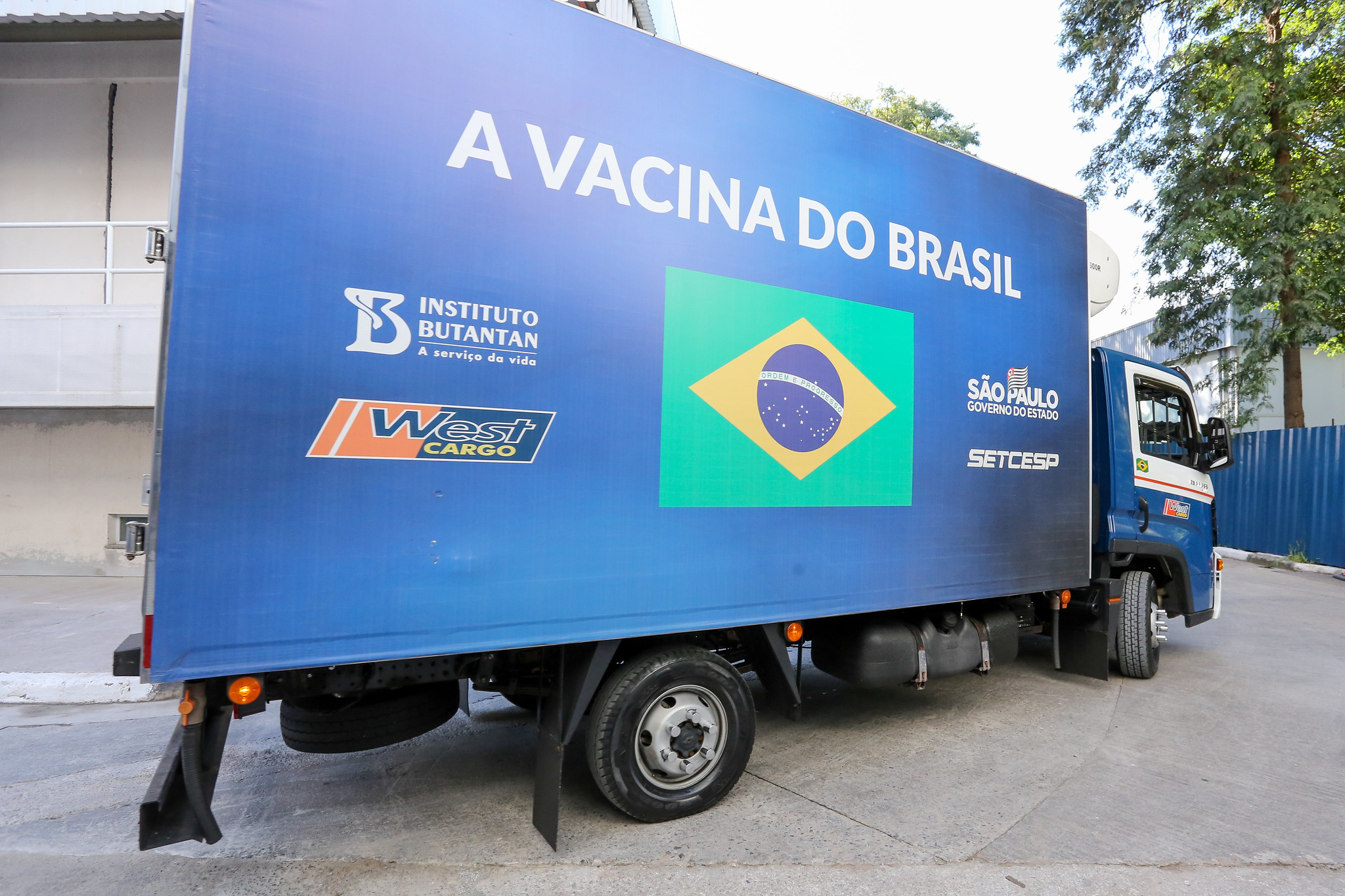 Em março, SP entregou 25 mil doses de vacina por hora ao Brasil