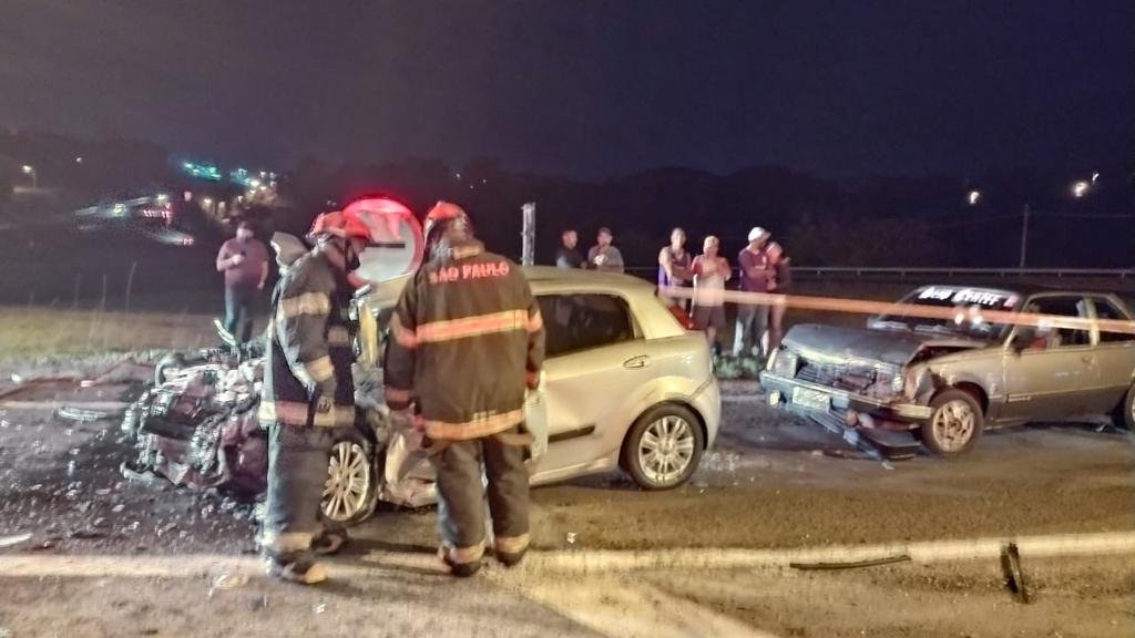 Botucatu: colisão entre carros mata uma pessoa na Domingos Sartori