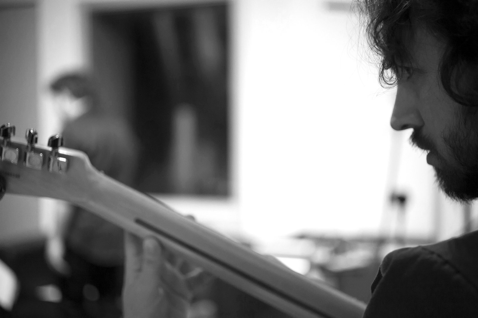 Do Rock ao Jazz e vice-versa: álbum do guitarrista botucatuense Thiago Righi faz paralelo entre gêneros