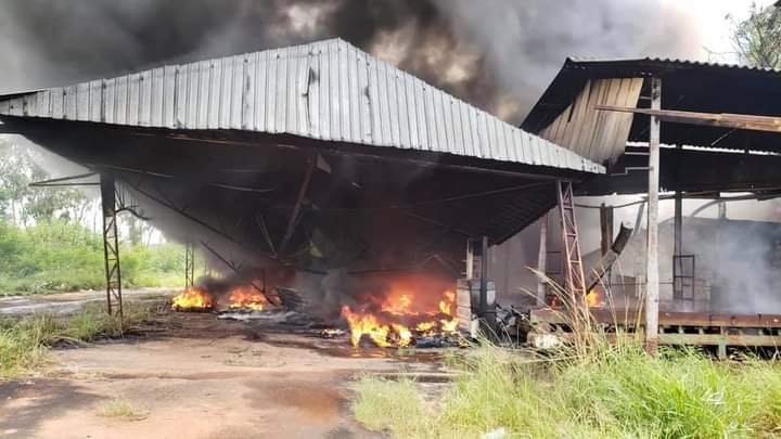 Incêndio destrói galpão no antigo aterro sanitário de Itatinga
