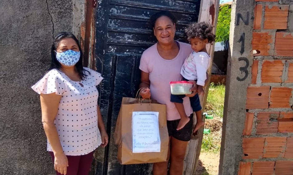 Paróquia de São Pio X promove ação de Páscoa e distribui refeições em Botucatu