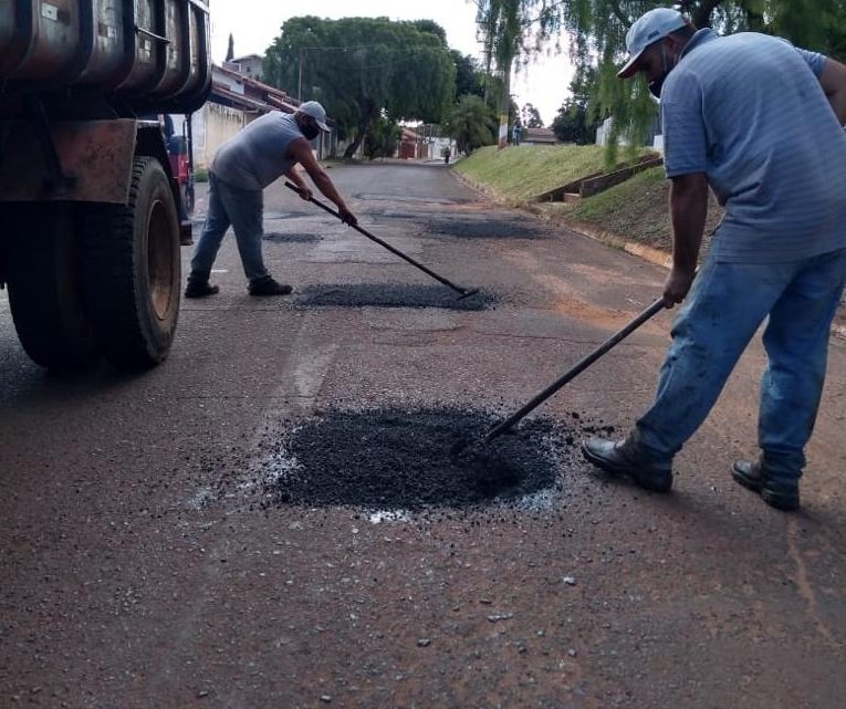 Avaré: estrada vicinal e bairros recebem nova fase da Operação Tapa-Buraco