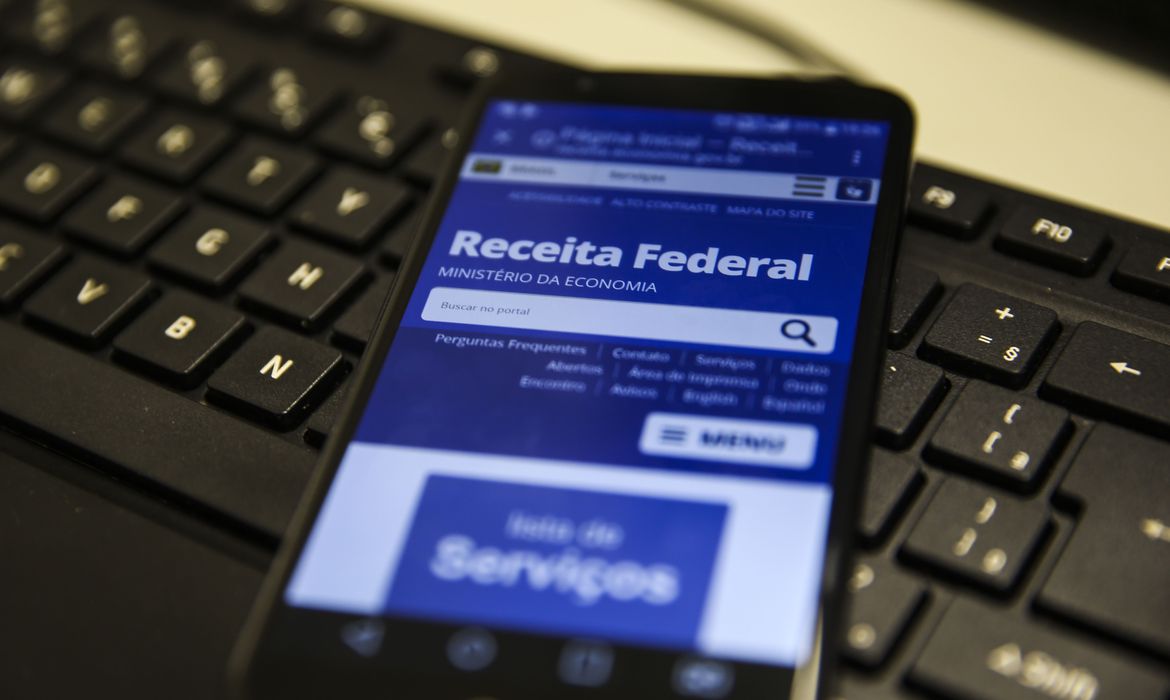 Mais de 40% dos contribuintes enviaram declaração do IR